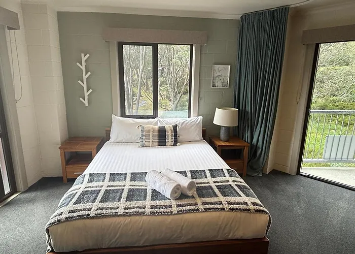 Cedarwood Apartments